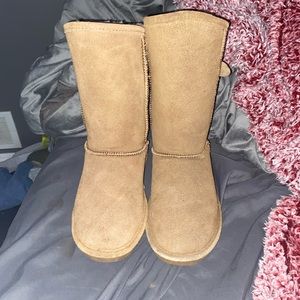 Newer bear paw boots with a cute design with buckles and knitting on the back